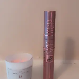 💕Jag säljer denna helt oanvända vattentäta sky high maskaran från Maybelline new york💕