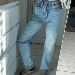Super highwaisted straight leg jeans. Använda,bra skick