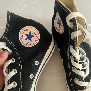 Svarta Converse 🖤 - Fint skick! Storlek 38 🤗