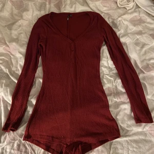 Vin röd rumper  - Jätte snygg ribbad rumper 