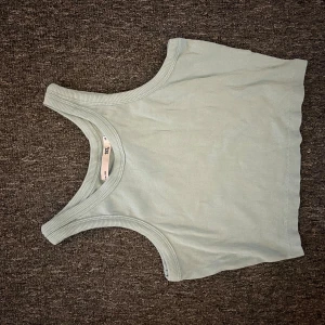 Kroppat linne - Aldrig använt linne i ljusblå turkos 