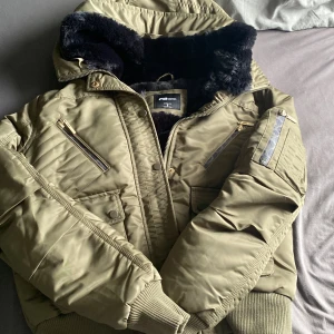 Fb sister jacka - En otroligt skön jacka inför vintern men även hösten. Väldigt skönt, bekväm och stilig