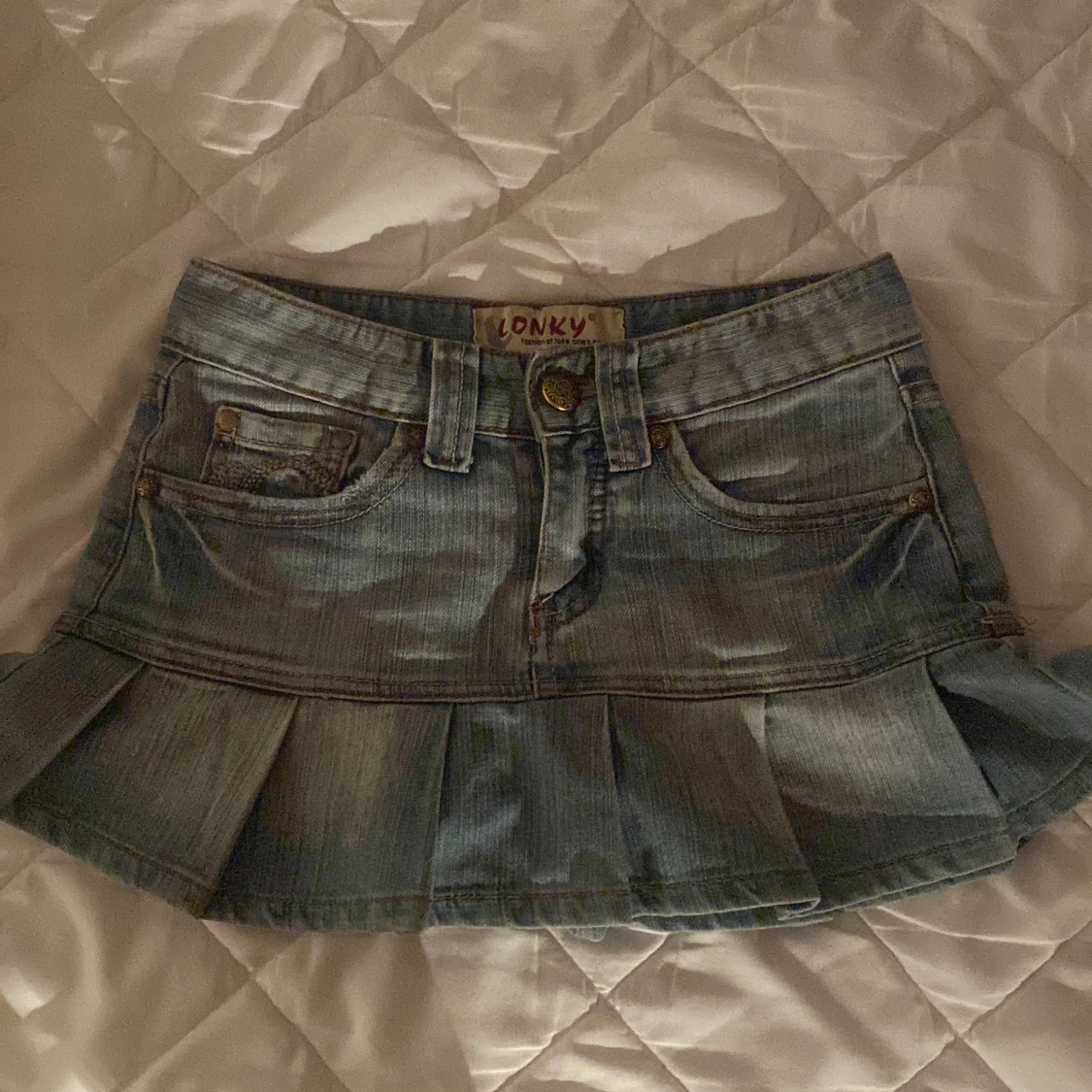 lågmidjad volangkjol