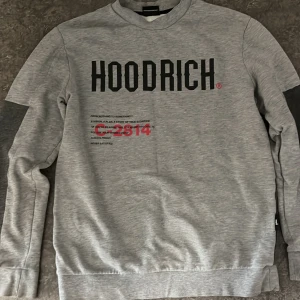 Hoodrich - En tröja som är nu för stor på mig på grund av vikt nedgång 
