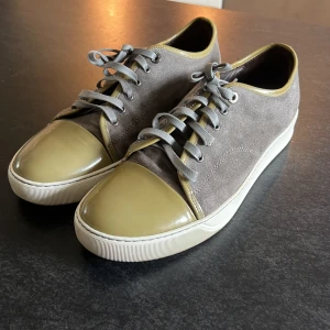 Feta lanvins - Ett par fräscha lanvins med utbytta snören och nytvättade. Skorna har en riktigt snygg CW med glanstå. Riktigt bra pris så först till kvarn får dem!