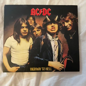 ACDC CD-SKIVA  - Aldrig använd men öppnad från plasten! 