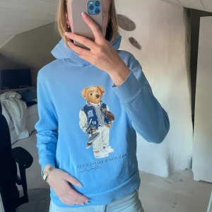 Blå gant hoodie  - Blå gant hoodie 💙 Är iprincip i oanvänt skick