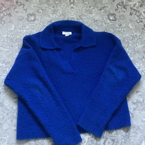 Stickad sweatshirt - Mysig stickad tröja från Monki. Jättefin färg och väldig bekväm 😄