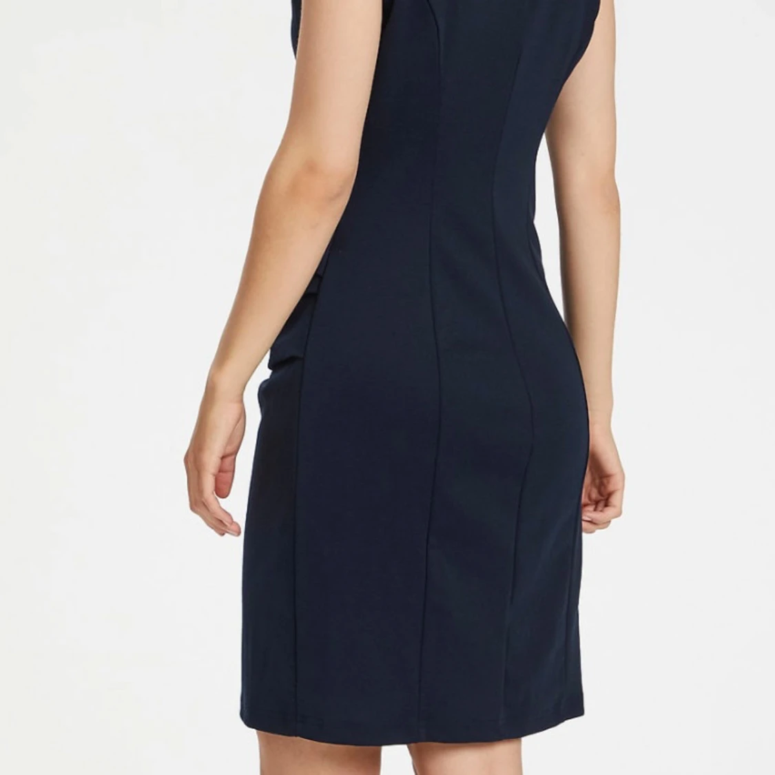 Helt ny klänning med prislapp på  - 91