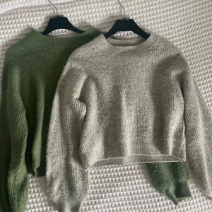 Stickad tröja - Två mysiga stickade tröjor i färgen grön och grå, går att köpas separat för 49kr/st. Storlek 158/164