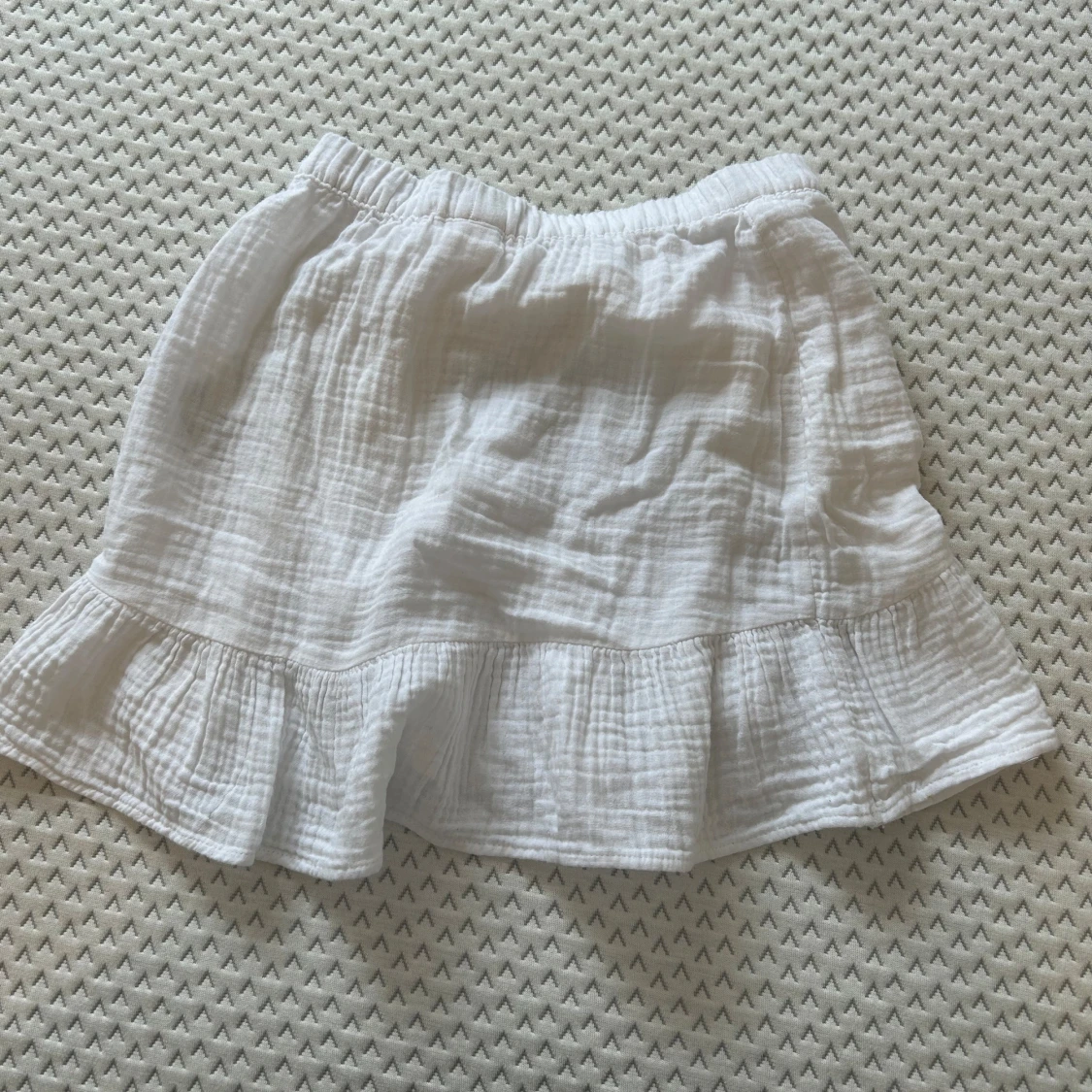 Vit kjol från Gina Tricot - 90