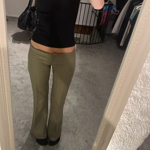 lågmidjade kostymbyxor  - intressekoll på dessa lågmidjade kostymbyxor, strl xxs-xs