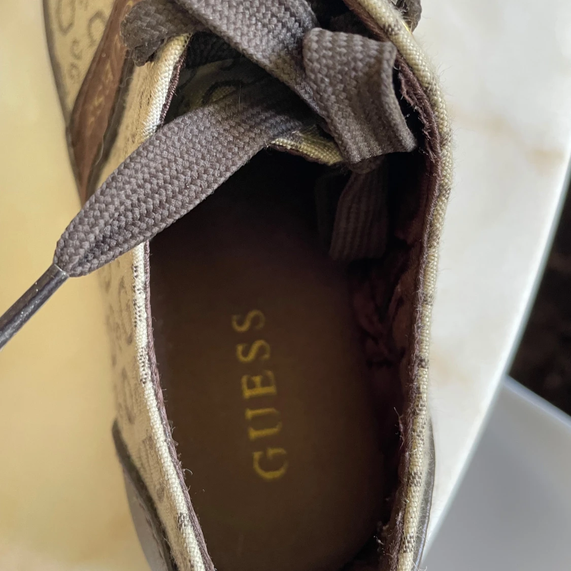 Äkta Guess sneakers  - 91