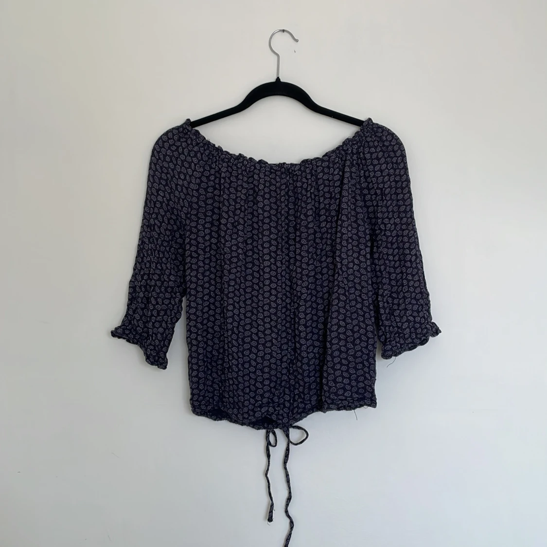 Mönstrad marinblå blus  - 90