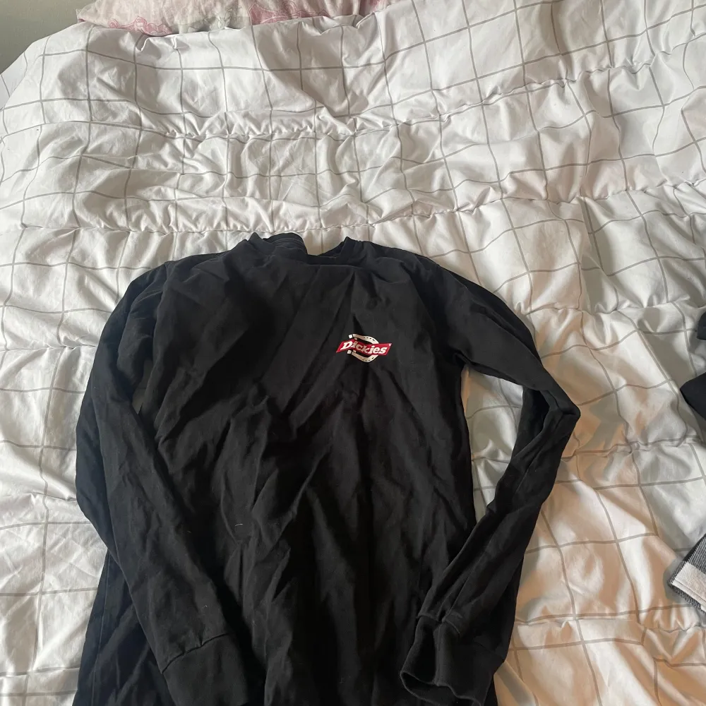 Dickies tröja långärmad i bra skick. T-paidat.