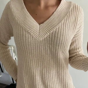 Långärmad tröja  - Stickad långärmad tröja. I bra skick, använd ett par gånger. Storlek XS. Cubus. 