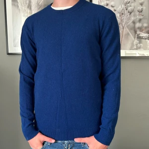 Ull tröja  - Väldigt sparsamt använd ull tröja som passar alla outfits. 