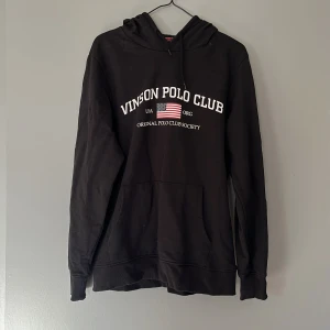 Vinson polo club hoodie - Svart hoodie i storlek M.