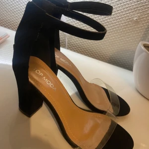 Klackar - Säljer mina fina klackar som är använda en gång, i stl 37🤍🤍