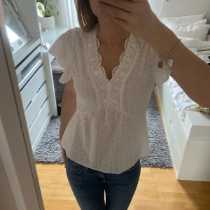 Blus/ topp - Säljer denna supersöta blusen/ toppen som inte kommer till användning 💕💕