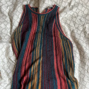 Glitter topp - Jättefin glittrig topp från Zara storlek M men sitter mer som S, beror på hur man vill att den ska sitta! 