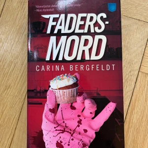 Fadersmord av Carina Bergfeldt - Pocket, bra skick