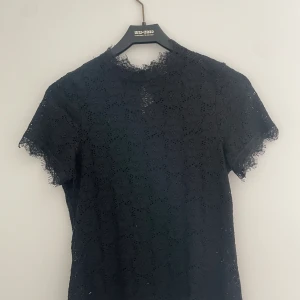 Spets t-shirt  - BRA skick💗 Nästan aldrig använd💗 Fler bilder kan jag skicka privat:))