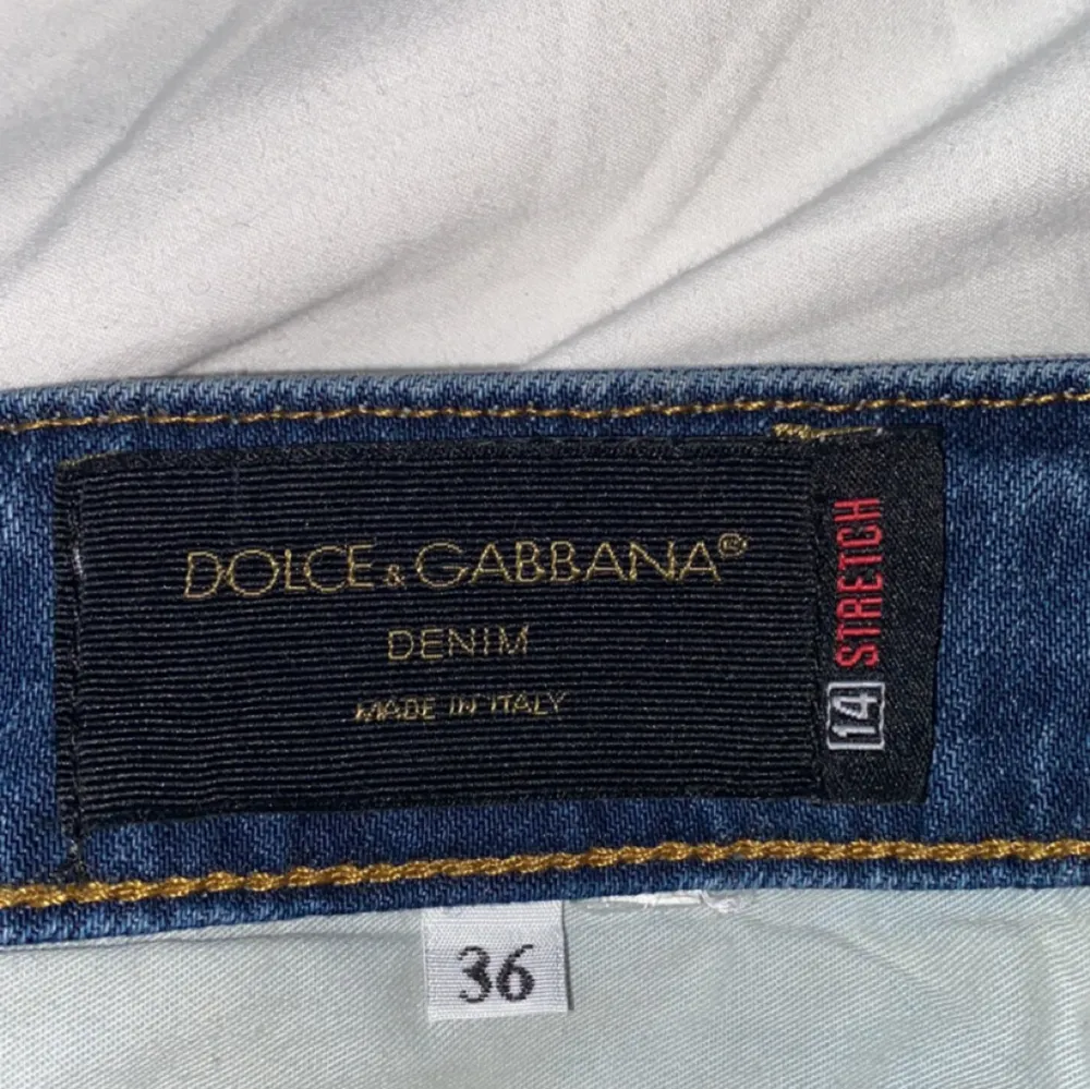 dolce&gabbana jeans,skick 10/10,passar för storlek XL . Jeans & Byxor.