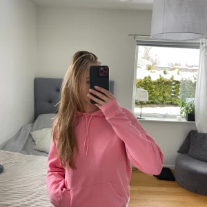 Rosa Hoodie - En Rosa hoodie som tyvärr inte kommer tillanvändning…