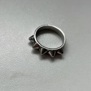 Edblad ring - Säljer fin Edblad ring i storlek 17.5!🌸 fint skick🌸mitt pris: 180kr, nypris: 349kr🌸 kontakta för mer info eller vid intresse 🌸