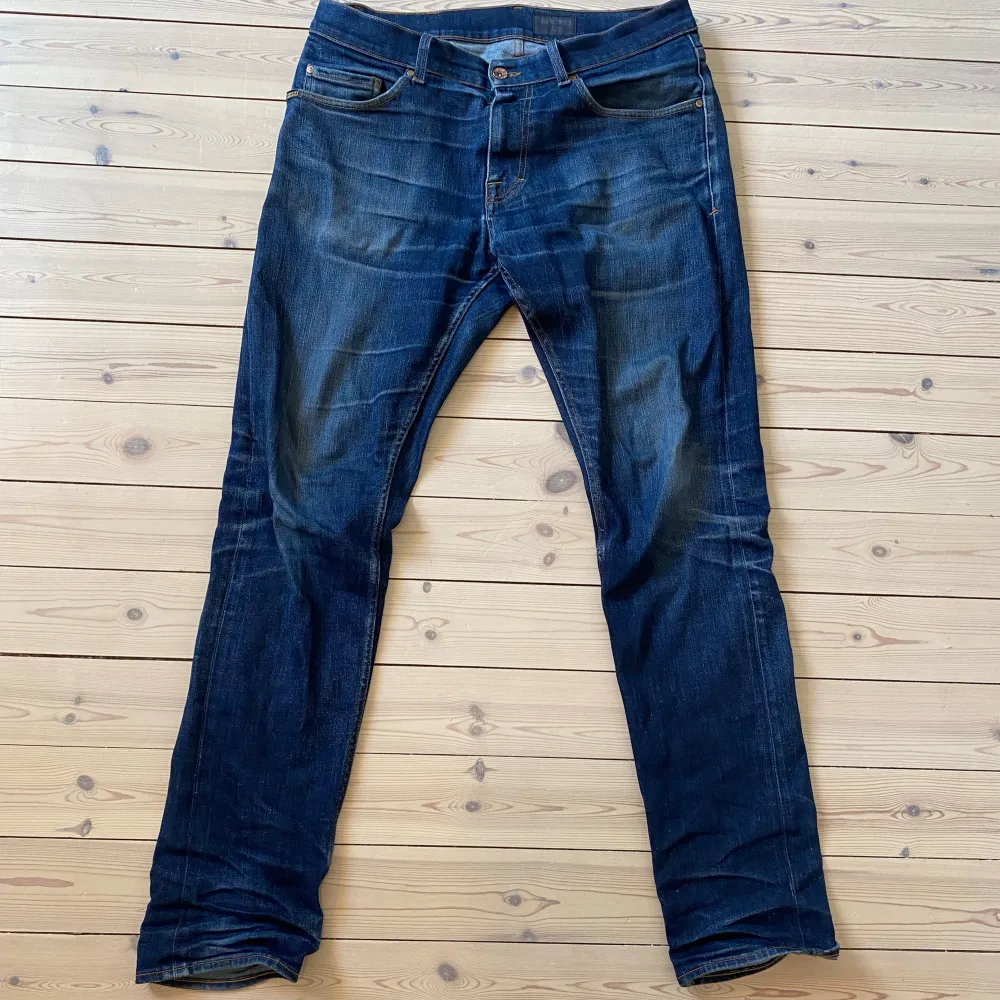Säljer dessa Tiger of Sweden jeans. Skulle säga att dem är slimfit och är i storlek 31/31. Tveka inte på att ställa frågor!. Jeans & Byxor.