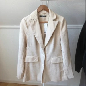 Kavaj  - Kavaj från Gina Tricot  Aldrig använd  Storlek 36  Super fin 