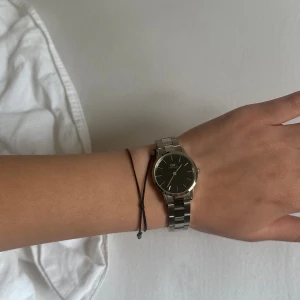 Daniel Wellington klocka  - Helt oanvänd silvrig klocka 
