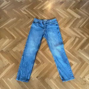 Ett par Jack&Jones jeans i modellen ”Loose Chris”  Inte trasiga eller sömmar som gått sönder.  Storlek 29/32