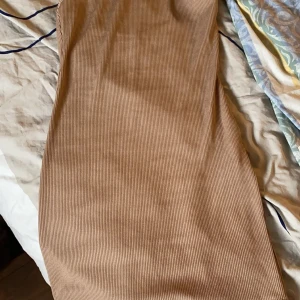 Klänning  - Beige sommarklänning  Aldrig använd  