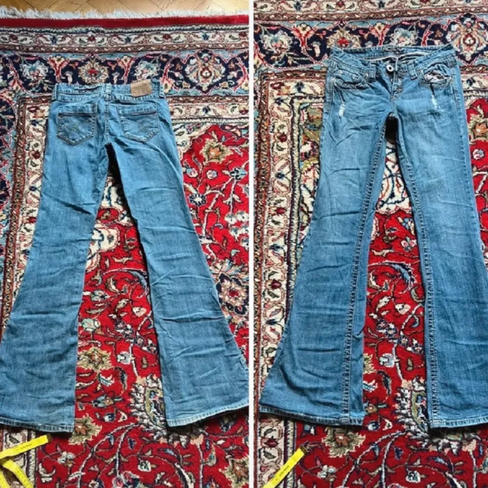 jättefina blåa low waist jeans💖 midja - 36 cm innerben - 81 cm passar mig som är 168 cm💖. Jeans & Byxor.
