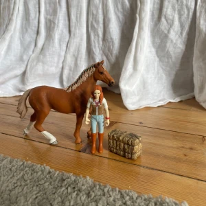 Leksak  - En häst en gubbe och en liten höbal 