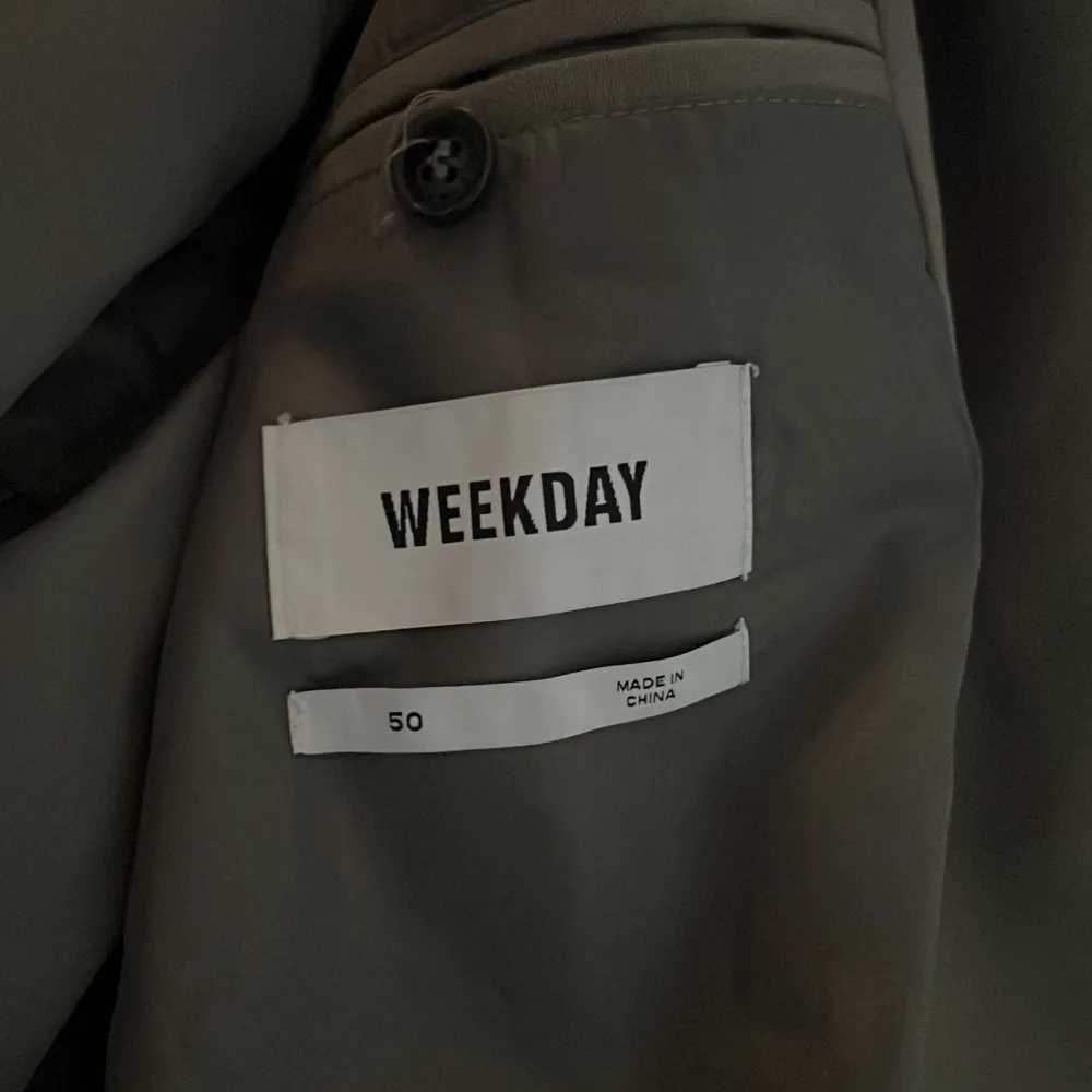 Kavaj från weekday, grå strl 50, något oversized . Kostymer.