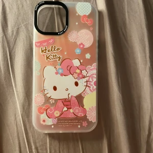 Hello Kitty  - Jättefint mobilskal den passar inte min nya telefon men den är inte använd. Jag tror den är för 12 PRO. Skriv vid frågor ❤️