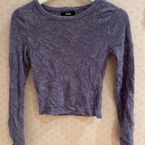 Långärmad tröja - Lila/blå långärmad tröja. Knappt använd och i superfint skick. 