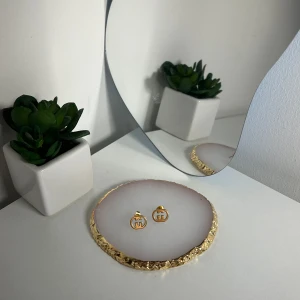 G örhängen guld  - (G) - örhängen i guld. ALDRIG använda och är helt ny.