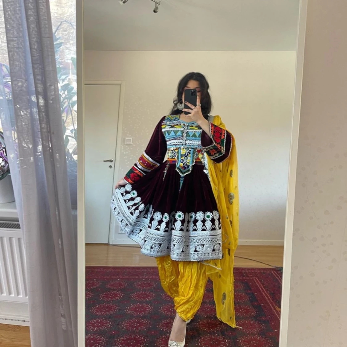 Jag säljer min afghanska klänning, har aldrig använt utan bara provat. - 91