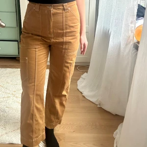 Cargo byxor från weekday - Köpta och använda men i bra skick. 