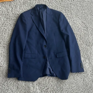 Riley Stanton Kavaj - Bra skick, använd vid några tillfällen men inga skador på kavajen. Exsklusive frakt