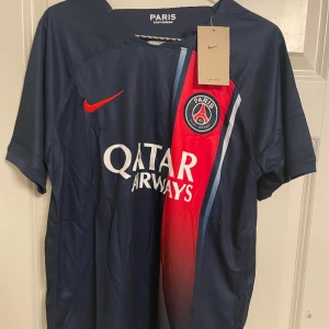 Helt ny psg hemmafälts tröja denna säsong, 2023/2024 - En hemmafälts tröja denna säsongen. Är i nyskick och fint och bra kvalite. 