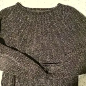 Säljer en söt vanligt stickad tröja från NewYorker i storlek S. 