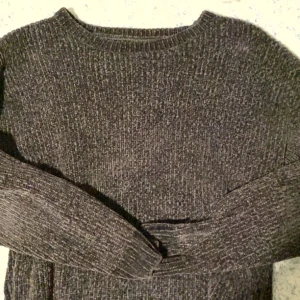 Stickad tröja NewYorker  - Säljer en söt vanligt stickad tröja från NewYorker i storlek S. 