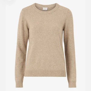 Beige stickad tröja! - Säljer den på grund av att jag köpte den för ca 1 år sen och inte använt en enda gång! Pris kan diskuteras. 