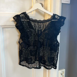 Spetstopp från Zara - Söt trendig spetstopp från zara som inte kommer till användning längre då den är för liten