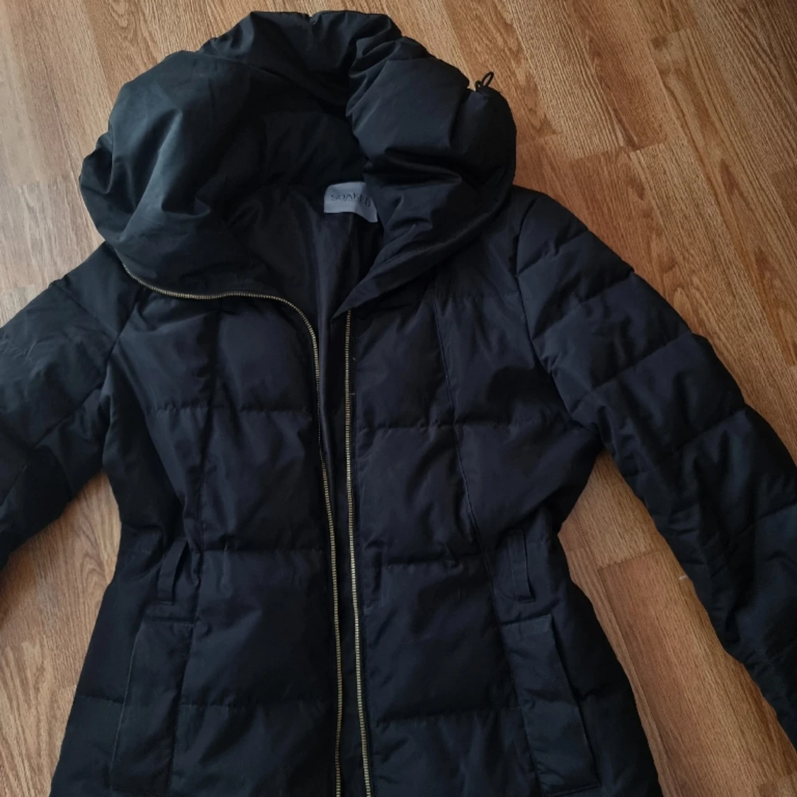 Pufferjacka m. avtagbart skärp - 91